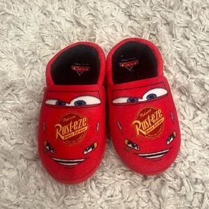 Kids Disney Cars Lightning McQueen Red Slippers, size 11-12